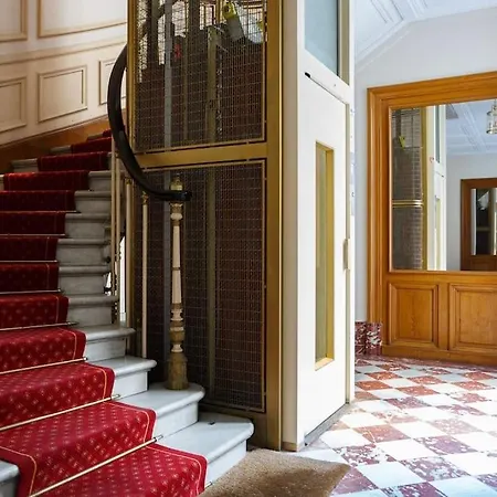 Renovated Spacious Parisian Near La Madeleine Apartment *