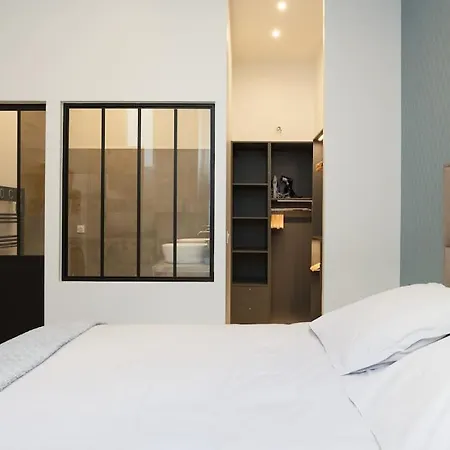 Apartment Renovated Spacious Parisian Near La Madeleine Paris