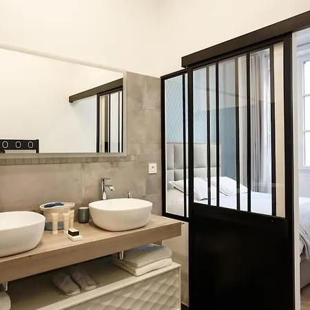Renovated Spacious Parisian Near La Madeleine