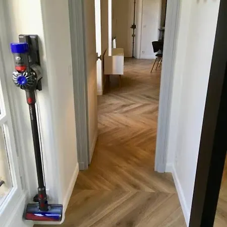 Apartment Renovated Spacious Parisian Near La Madeleine Paris