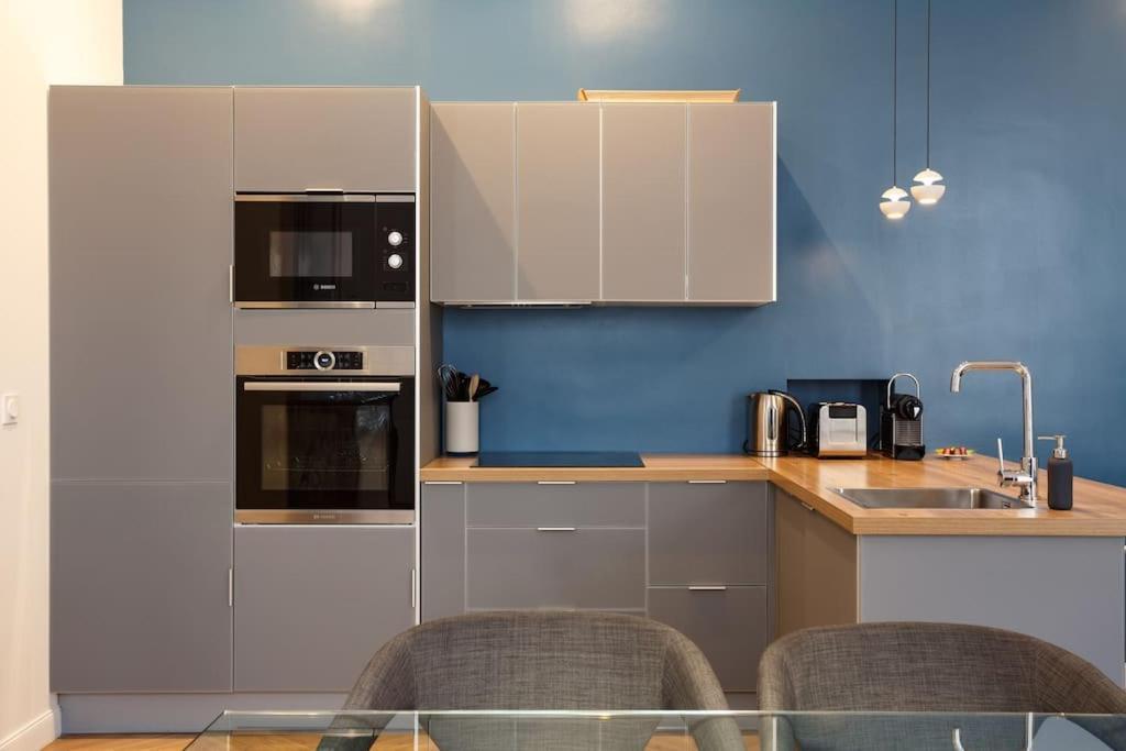 Renovated Spacious Parisian Near La Madeleine Appartamento Parigi