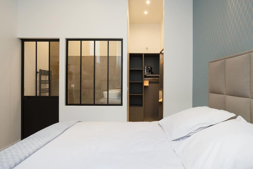 Appartamento Renovated Spacious Parisian Near La Madeleine Parigi