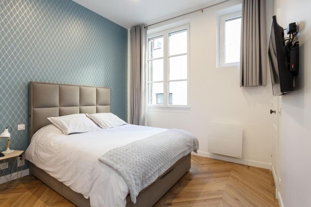 Renovated Spacious Parisian Near La Madeleine Appartamento