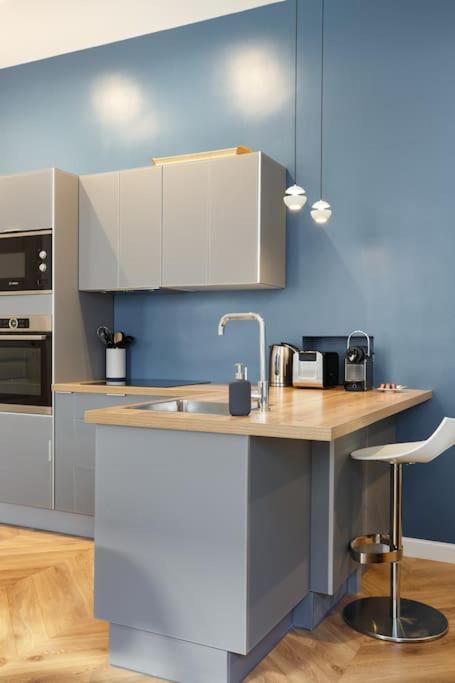 Appartamento Renovated Spacious Parisian Near La Madeleine *