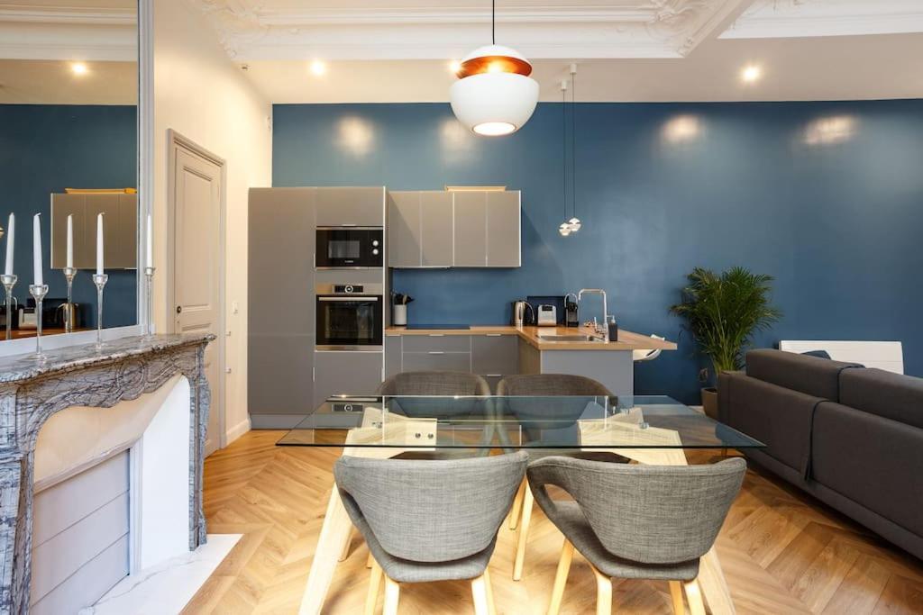 Renovated Spacious Parisian Near La Madeleine Appartamento