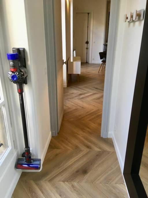 Appartamento Renovated Spacious Parisian Near La Madeleine Parigi
