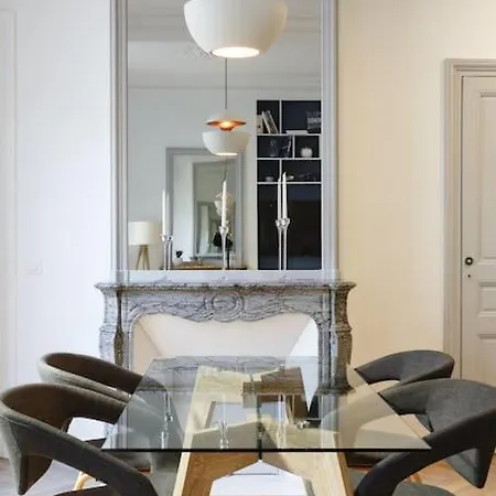 Renovated Spacious Parisian Near La Madeleine Appartamento *