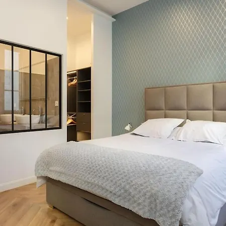 Appartamento Renovated Spacious Parisian Near La Madeleine *