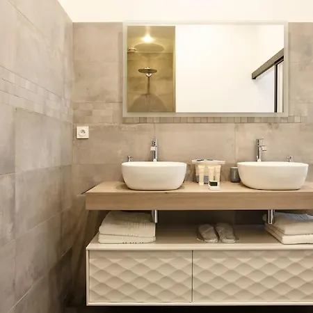 Renovated Spacious Parisian Near La Madeleine * Parigi