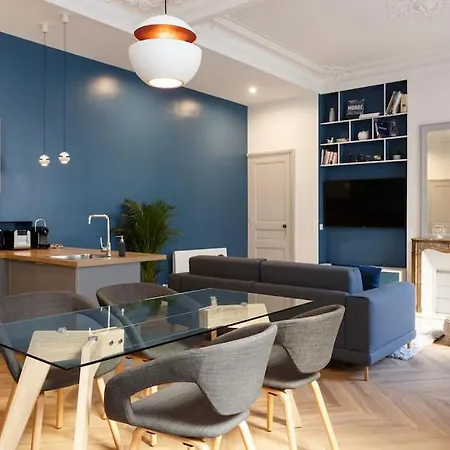 Appartamento Renovated Spacious Parisian Near La Madeleine Parigi