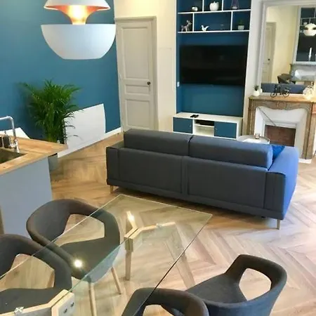 Appartamento Renovated Spacious Parisian Near La Madeleine